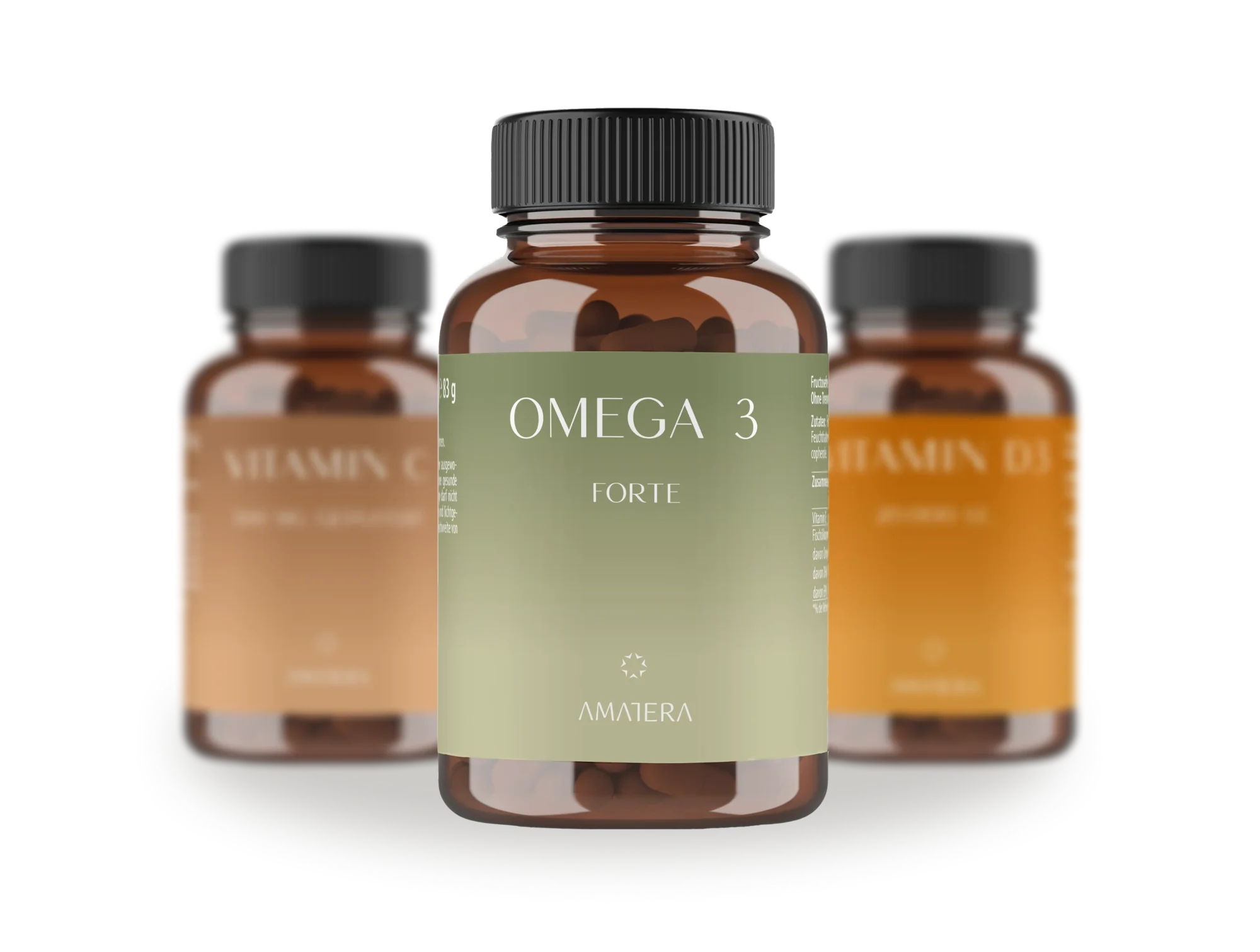 Drei AMATERA Nahrungsergänzungsmittel: Omega 3 Forte im Vordergrund, Vitamin C und Vitamin D3 im Hintergrund.